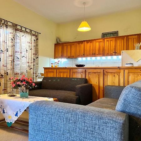 Village Apartment Marathiás Eksteriør billede