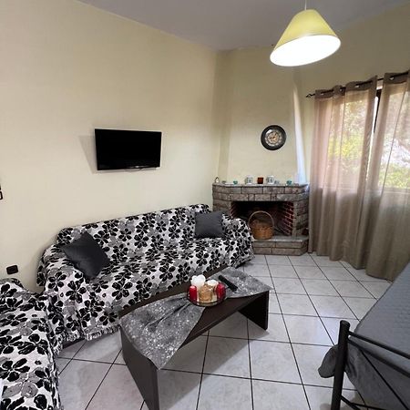 Village Apartment Marathiás Eksteriør billede