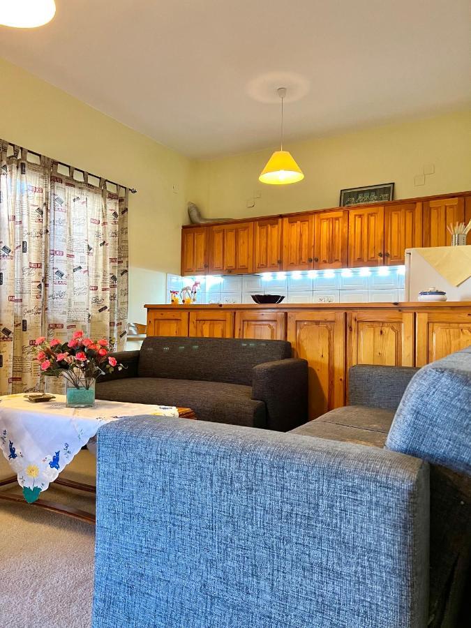 Village Apartment Marathiás Eksteriør billede