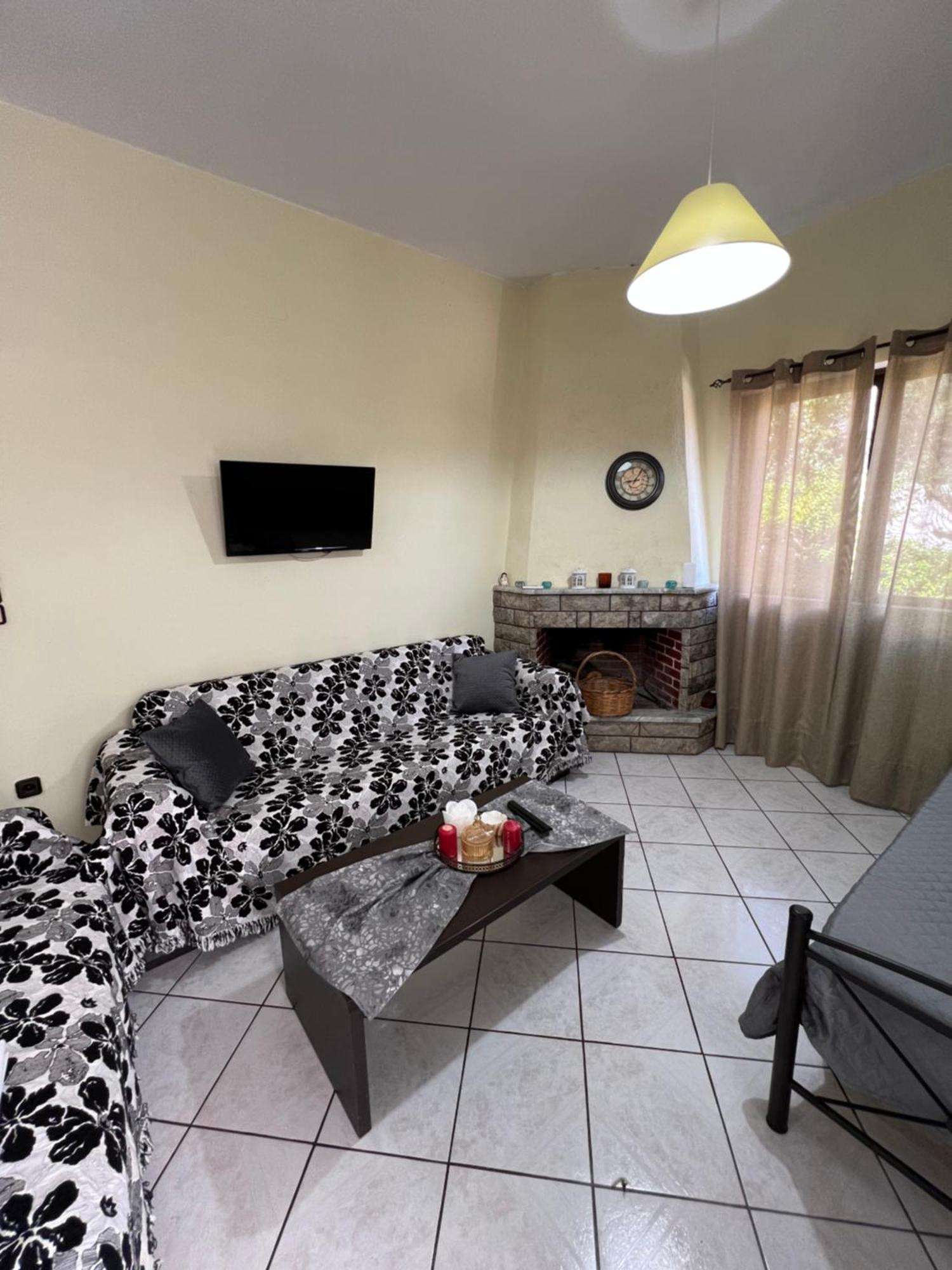 Village Apartment Marathiás Eksteriør billede